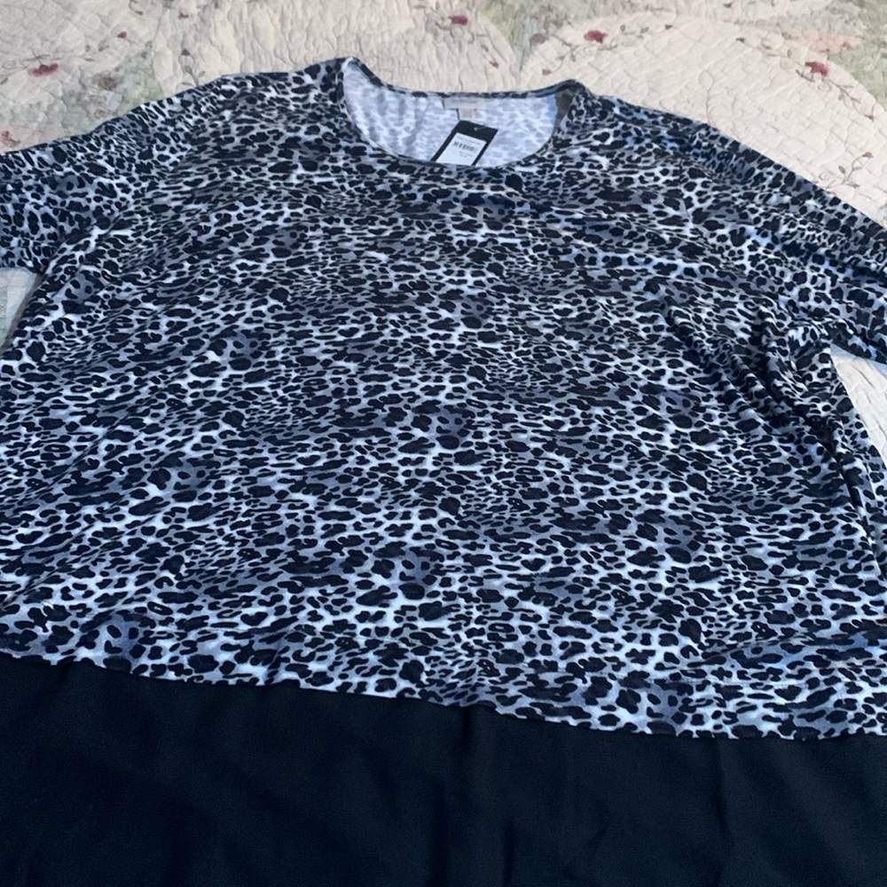 STUNNING LEOPARD PRINT PLUS SIZE TOP!!